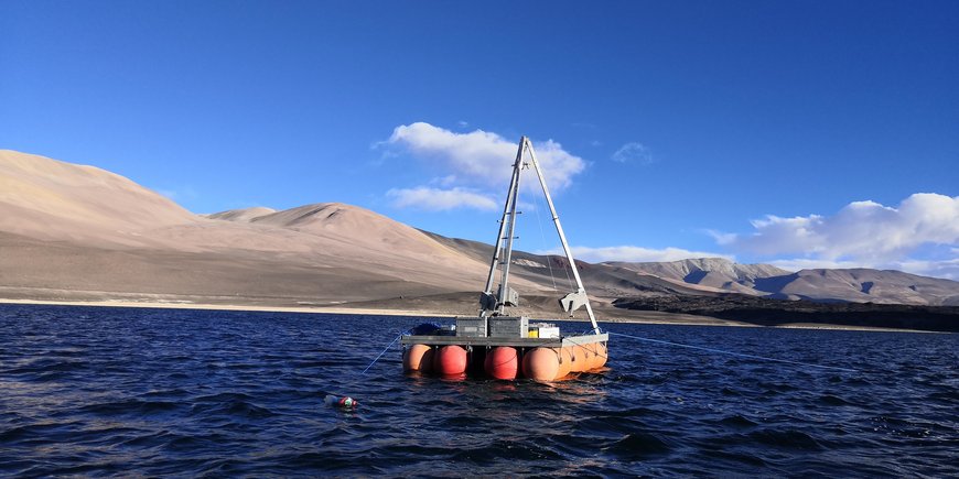 Bohrplattform auf der Laguna Peinado