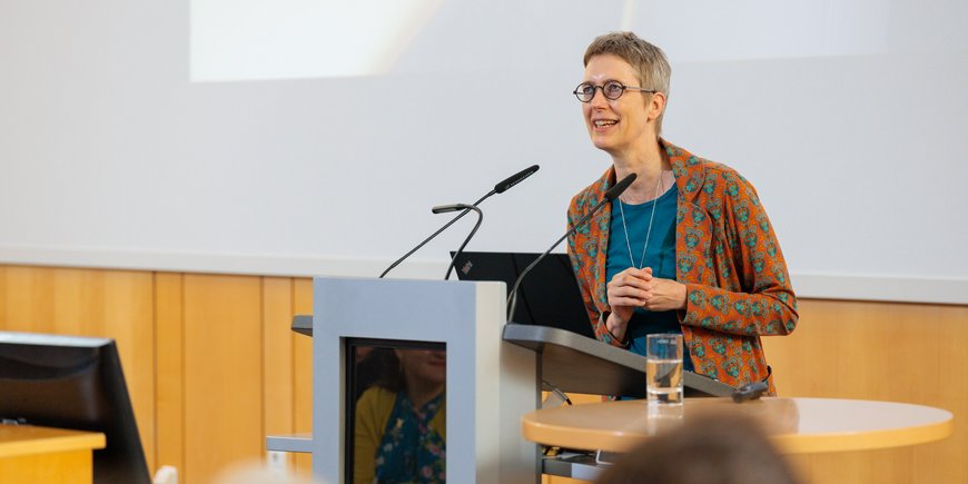 Prof. Dr. Susanne Buiter gives a lecture at the celebratory event to mark 50 years of SLR Station Potsdam.