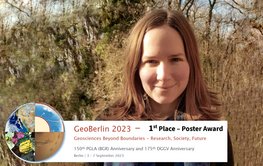 Picture of Marie Bonitz in front of a dry forrest.