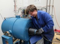 Closure of the Internally Heated Pressure Vessel - IHPV