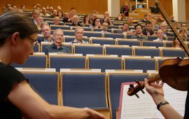 Hörsaal mit Teilnehmenden während des Abschiedskolloquiums